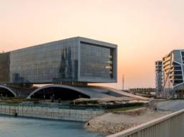 How did Bahrain become a fintech hub?